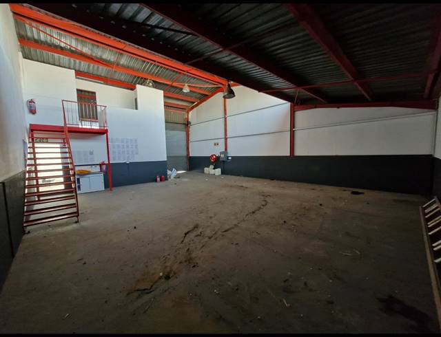 173M² WAREHOUSE TO LET IN JET PARK